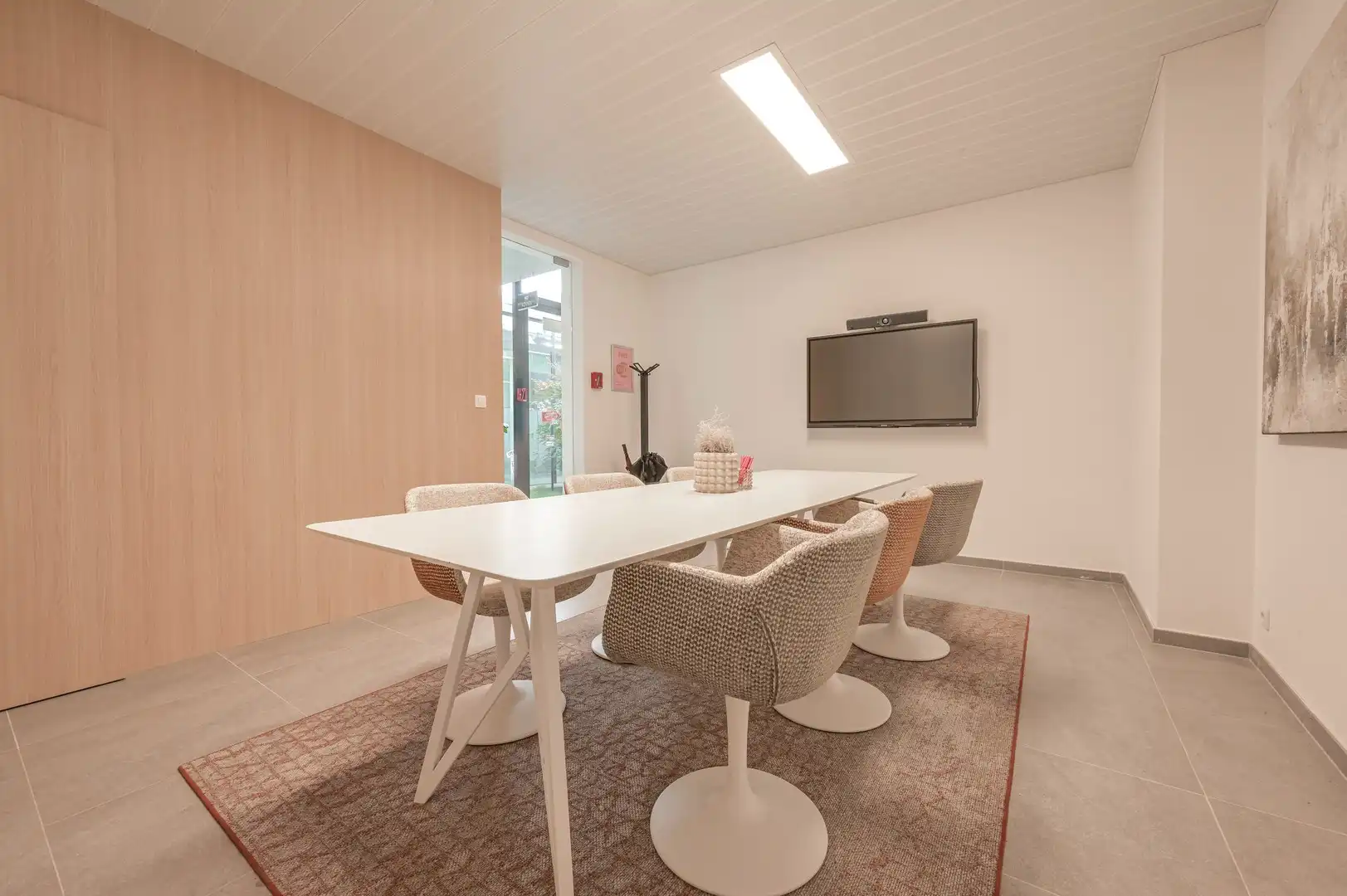 INSTAPKLARE BEMEUBELDE KANTOORRUIMTE MET PATIO foto 7