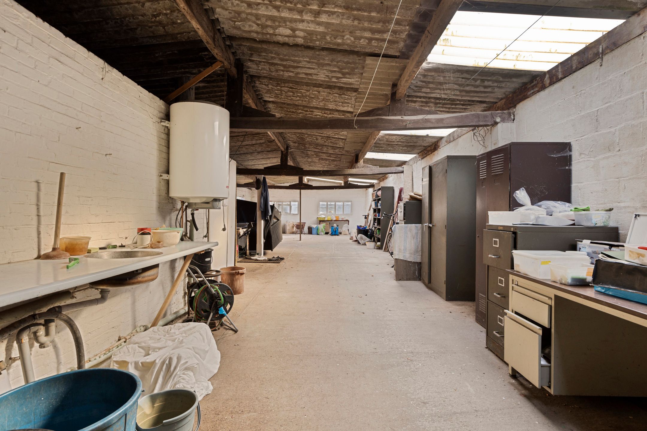 Te renoveren woning met grote garage/werkplaats op 941m² foto 25