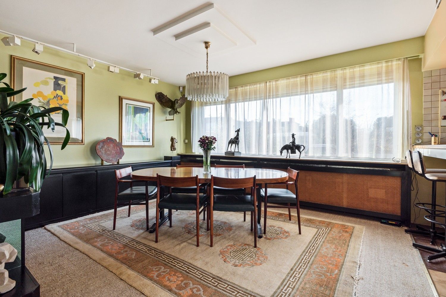 Karaktervolle halfopen woning met garage, oprit en gezellige tuin nabij het centrum van Borsbeek! foto 5