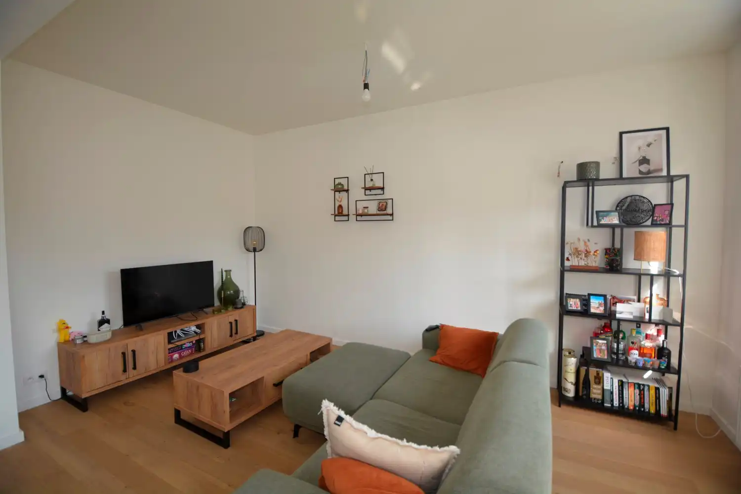 RECENT GERENOVEERD APP. MET 2 SLK, GARAGEBOX & PARKING! foto 4