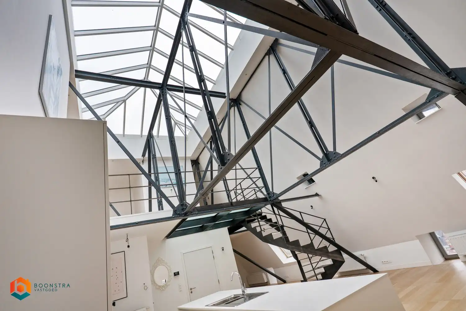 Ruimtelijke industriële loft (+/- 194 m²) met 3 slpkrs foto 4