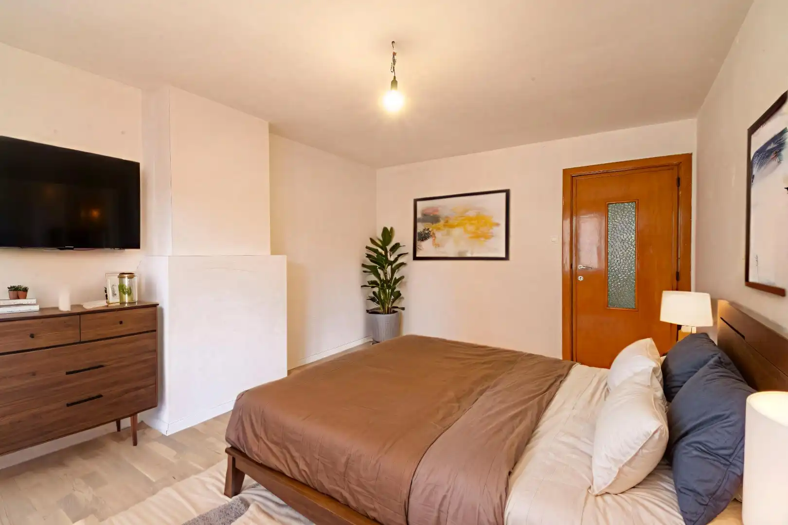 Instapklare gerenoveerde rijwoning in het centrum van Gistel foto 11