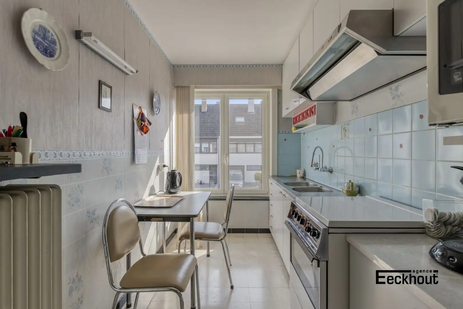 Te moderniseren woning op goede ligging met garage en tuin! foto 10