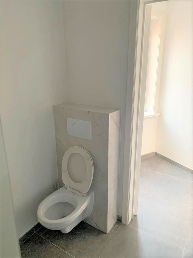 Commercieel gelijkvloers + appartement. foto 18