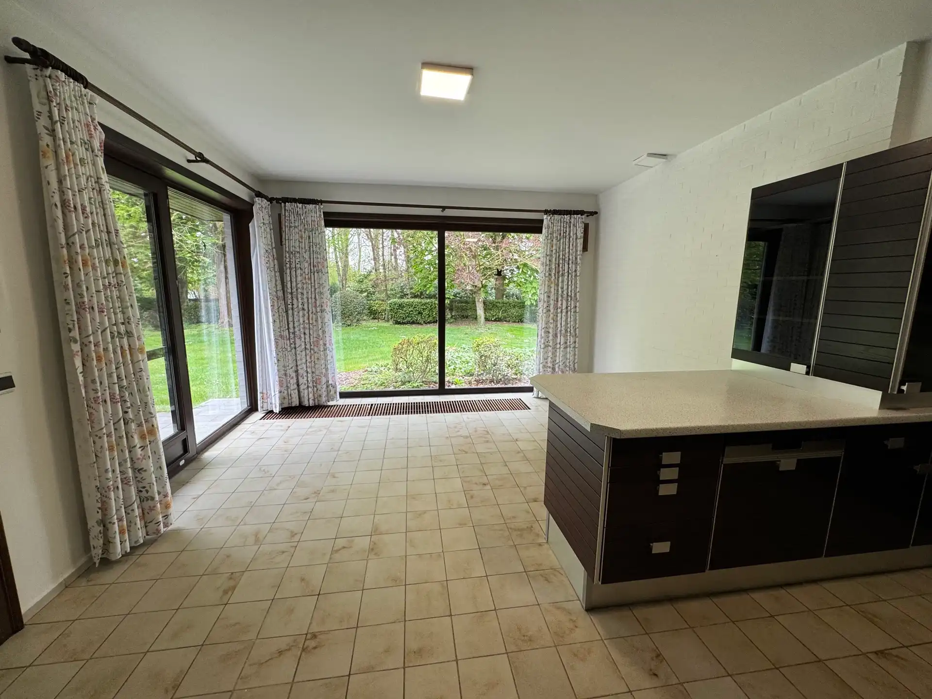 Ruime gezinswoning met tuin en garage nabij N16 en A12  foto 5