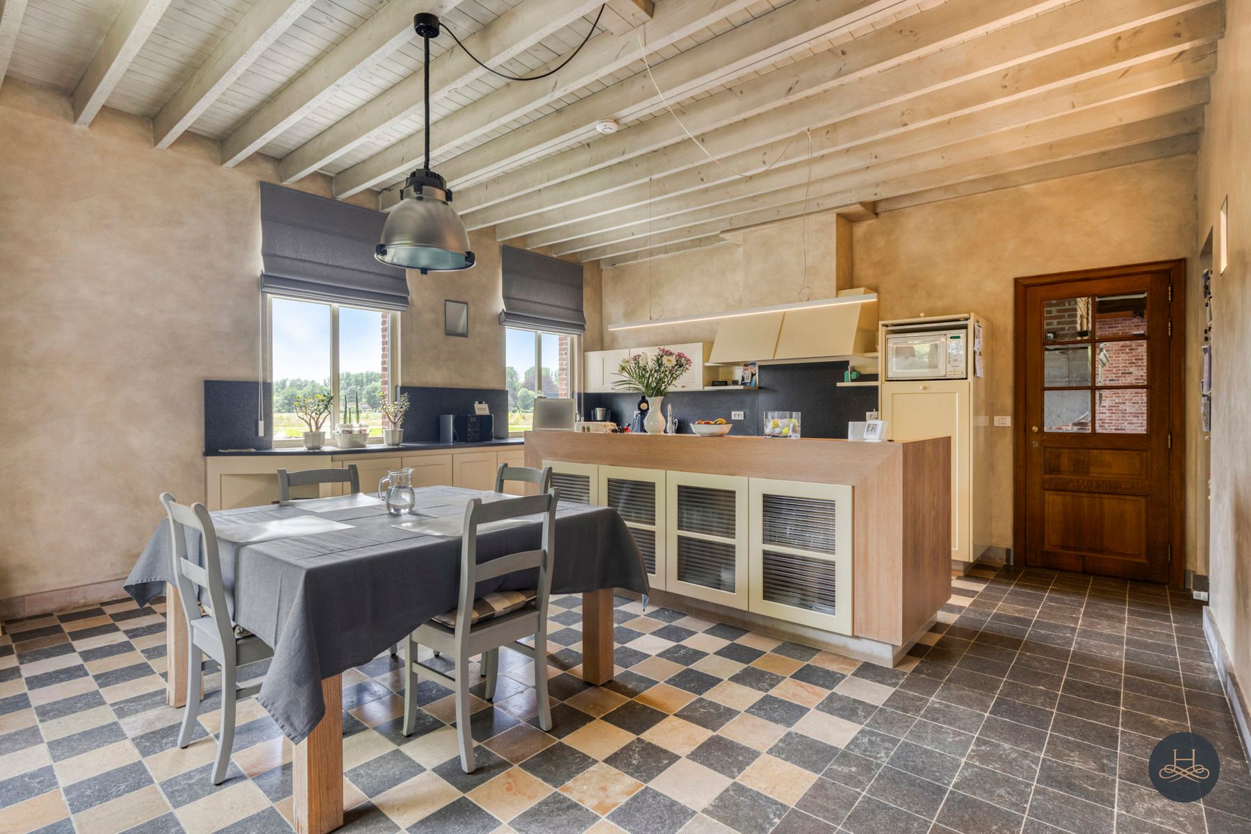 Authentieke villa met multifunctioneel bijgebouw op 46 are foto 12