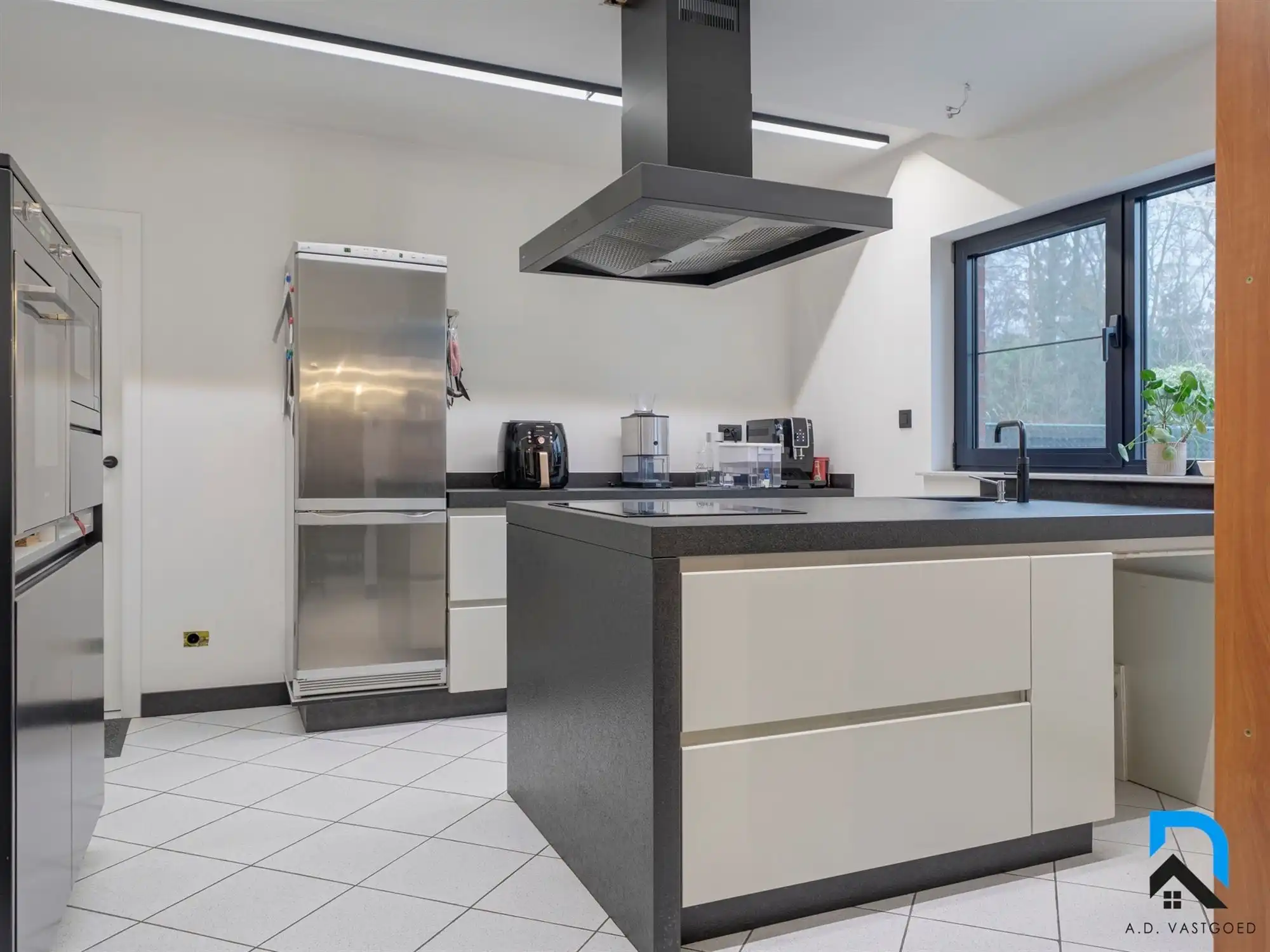 Ruime woning met prachtige tuin foto 14