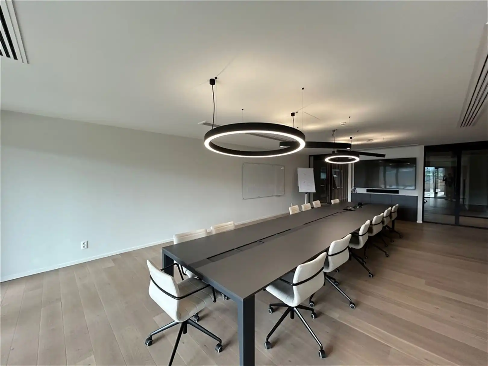 Kantoorgebouw foto 6