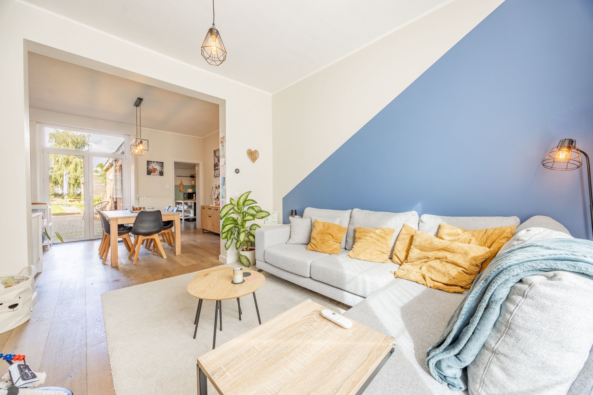 Gerenoveerde rijwoning met tuin foto 2