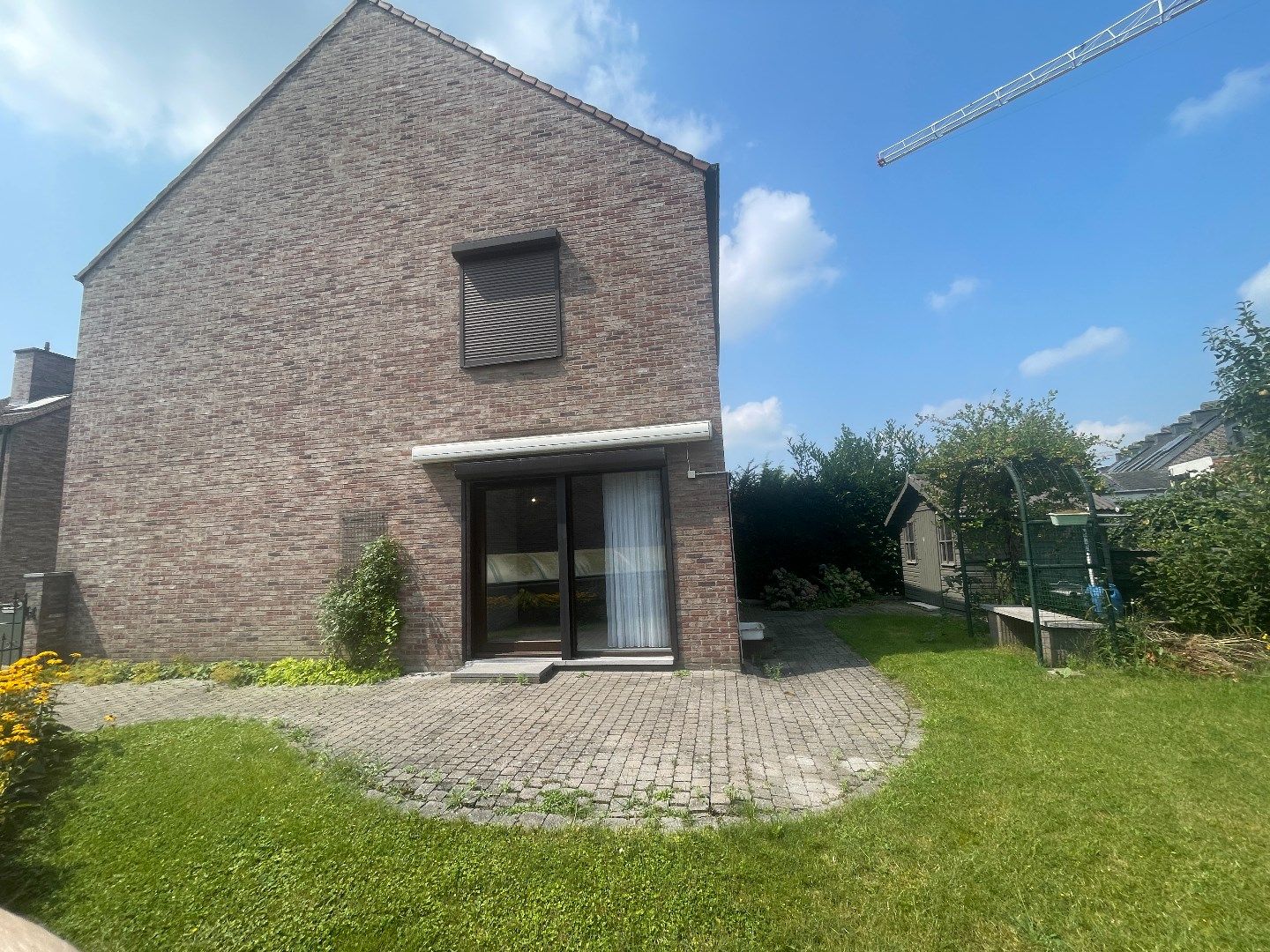 Ruime stadswoning met tuin, terras en ondergrondse garage in Hasselt - 4 slaapkamers - bouwjaar 1993 - EPC-waarde 206.Kwh - Energielabel C - 140.00m² bewoonbare foto 4