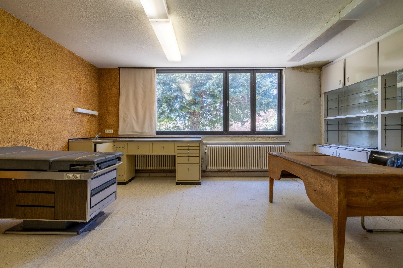Voormalige dokterswoning met 5 slk, prachtige tuin (of extra bouwgrond) en praktijk foto 29