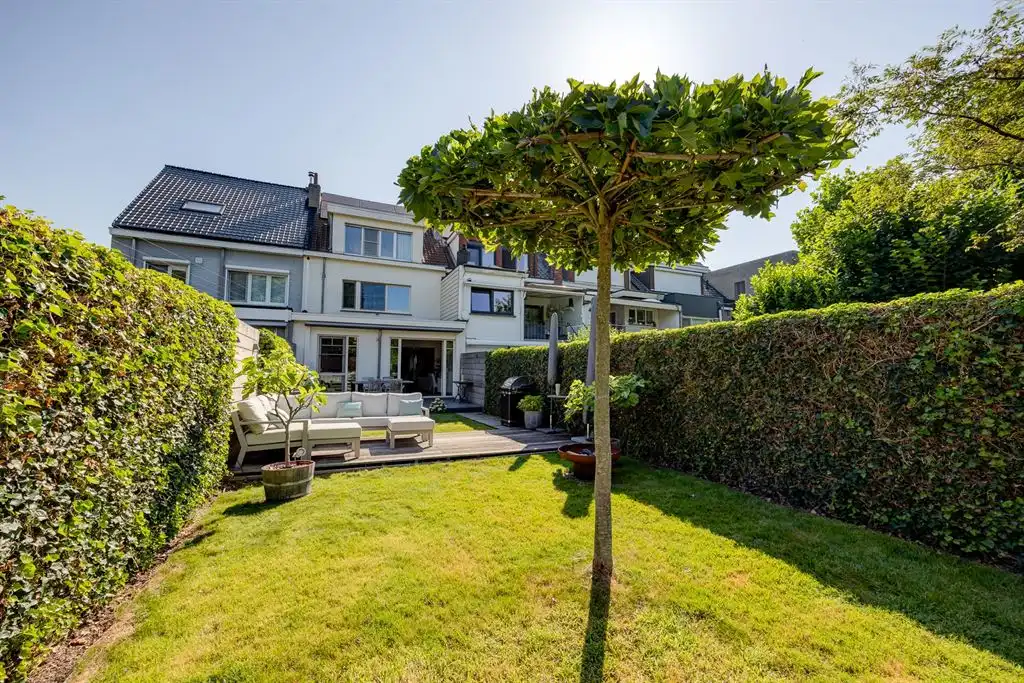 Instapklare gezinswoning met groene tuin foto 8