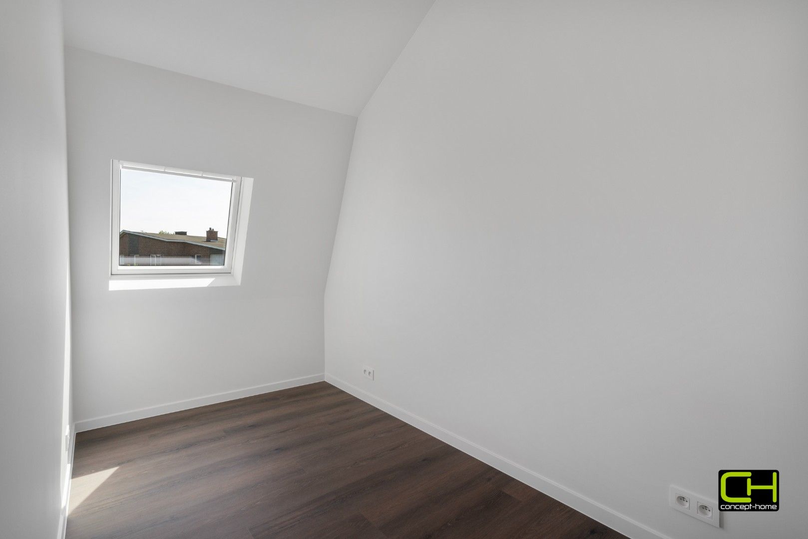 Gerenoveerde woning met drie slaapkamers te koop in Lievegem foto 14