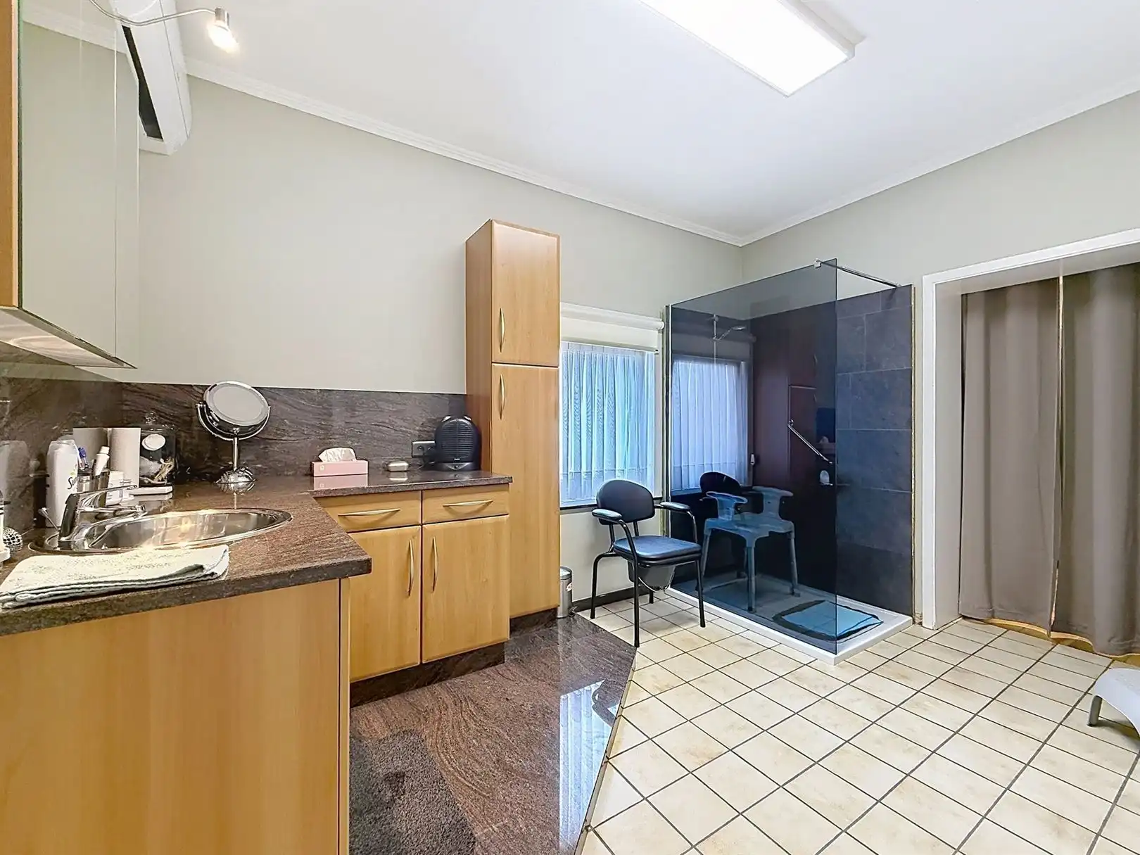 Ruime woning met extra woon- of werkpotentieel  foto 47