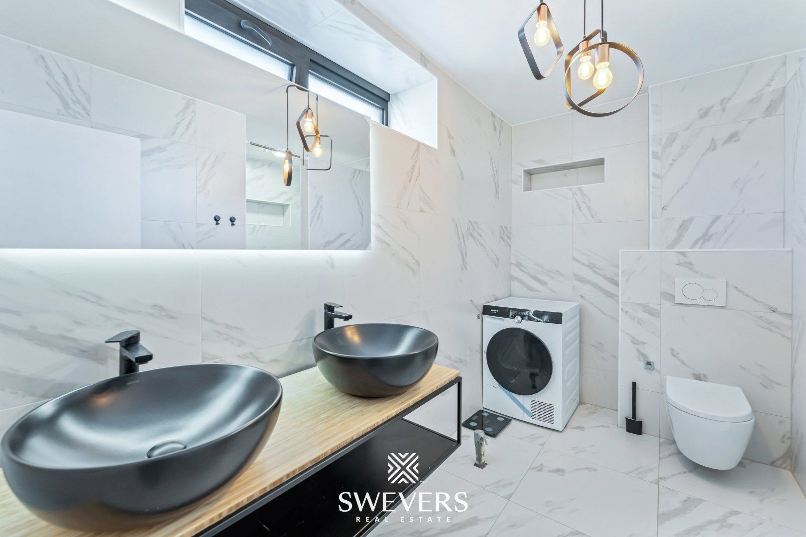 Instapklare, volledig gerenoveerde woning met zonnige tuin en grote garage foto 19