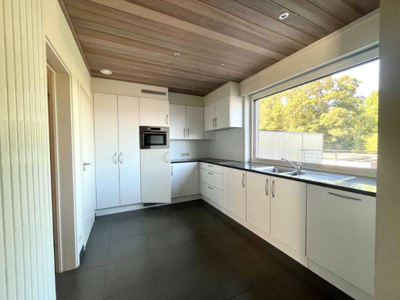 GERENOVEERD DUPLEXAPPARTEMENT TE HUUR MET 3 SLAAPKAMERS foto 3