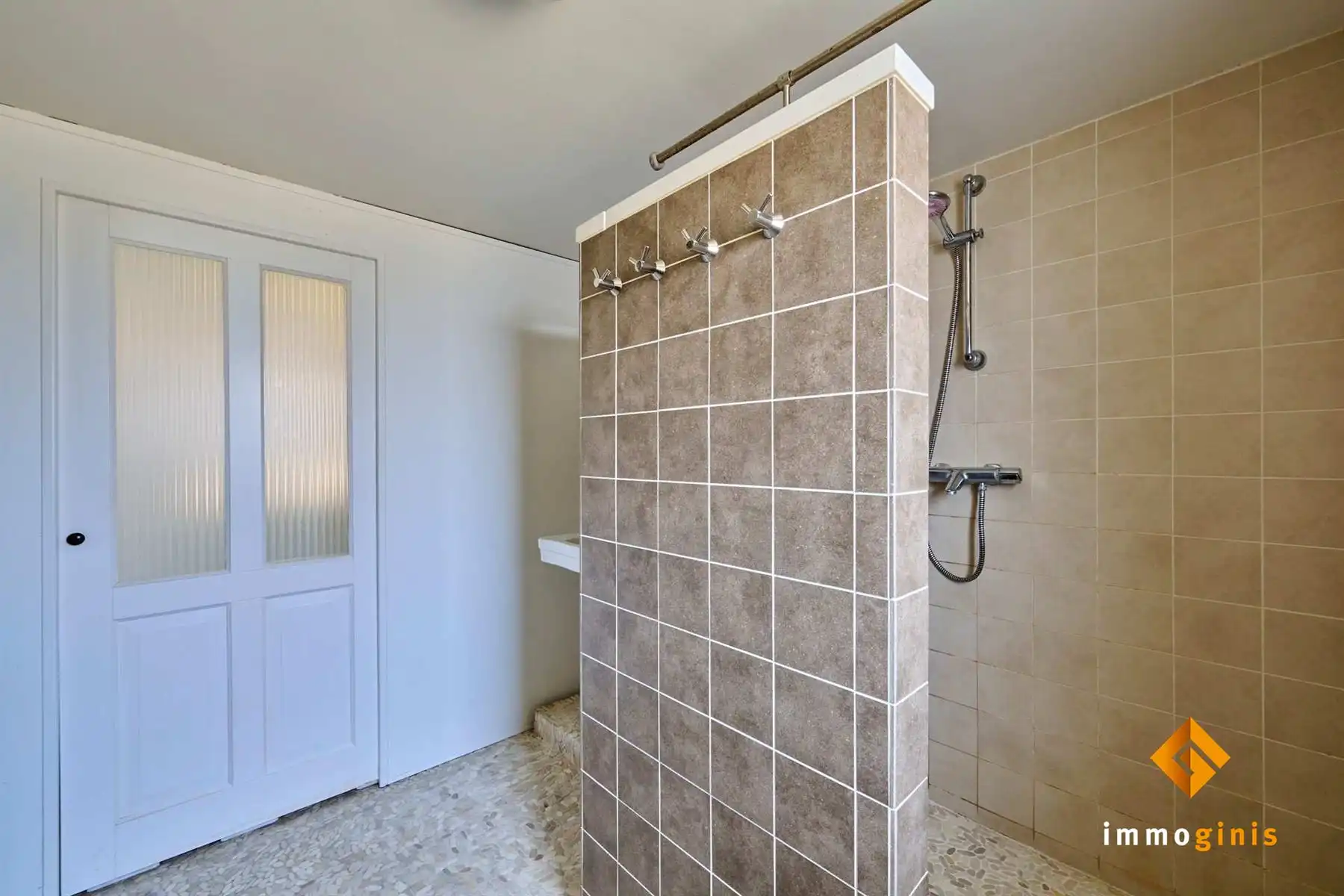 Charmante woning met 3 slaapkamers op een ruim en groen perceel van 17 are in een rustige buurt.   foto 13