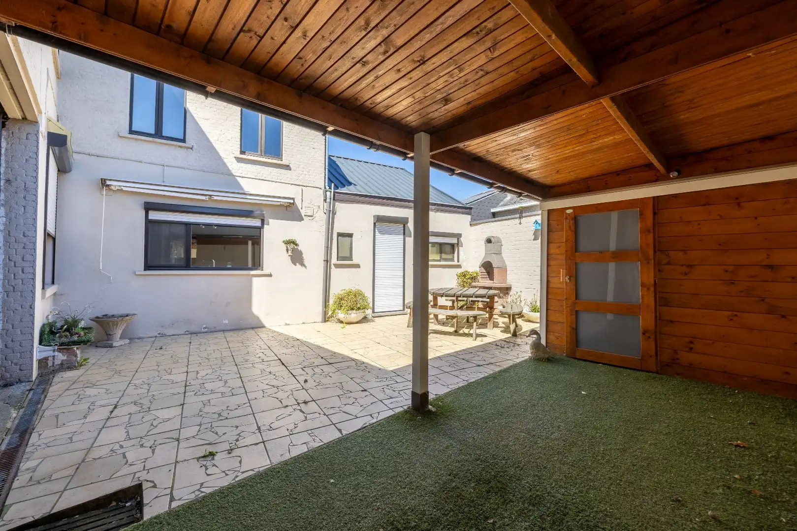 Leuke woning met 4 slk, grote garage en groot binnenterras foto 17