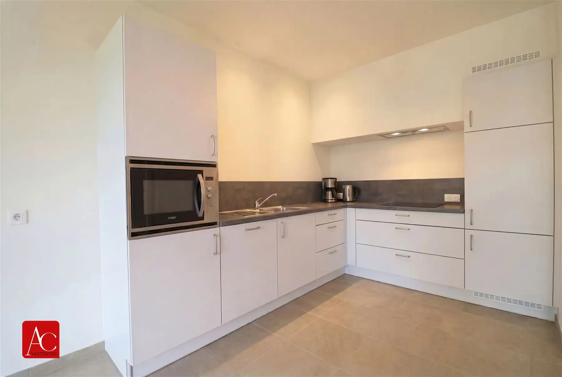 Serviceflat in recent complex met garage foto 4