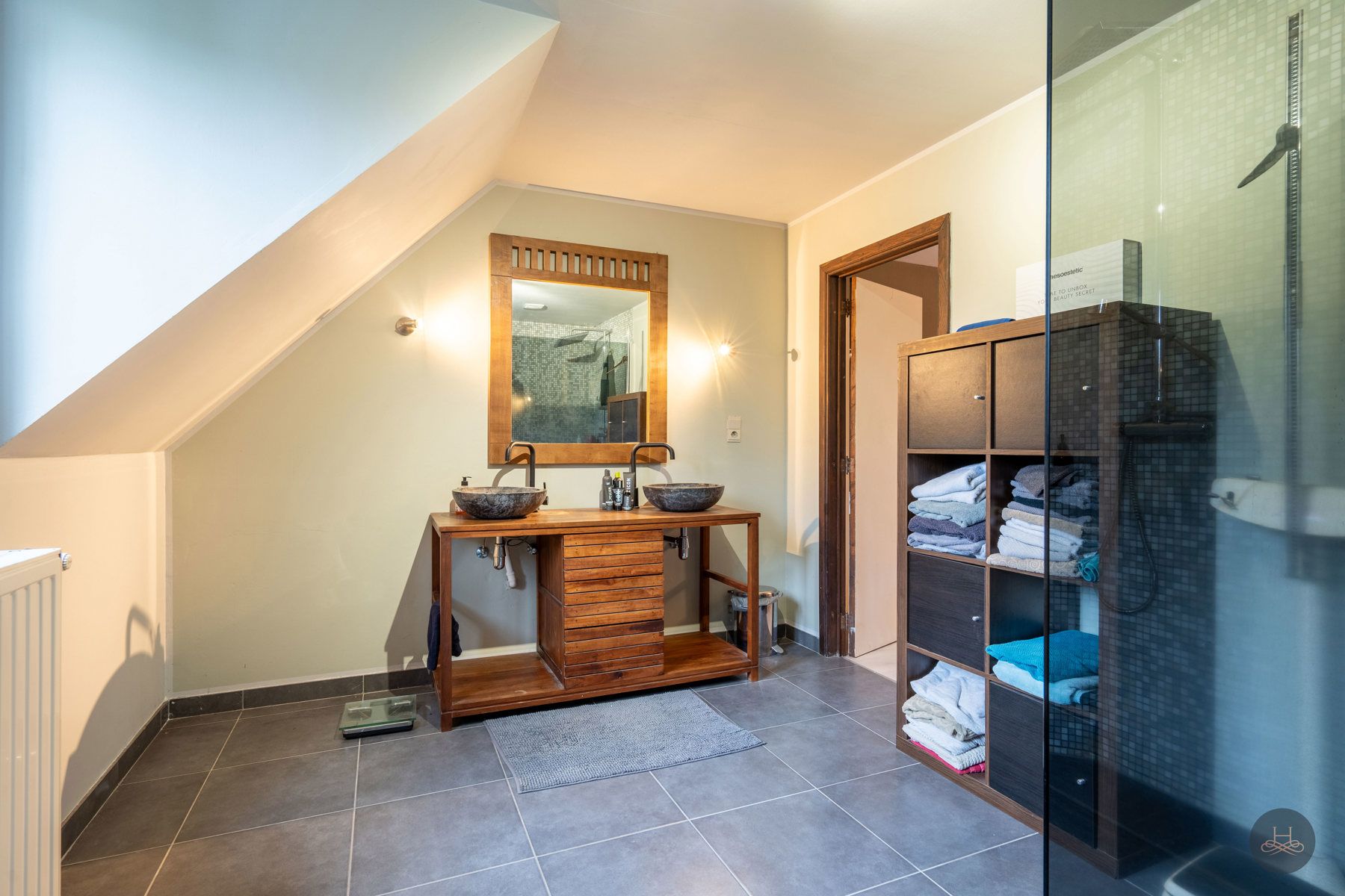 Unieke gerenoveerde villa in het groen met prachtig zwembad foto 22