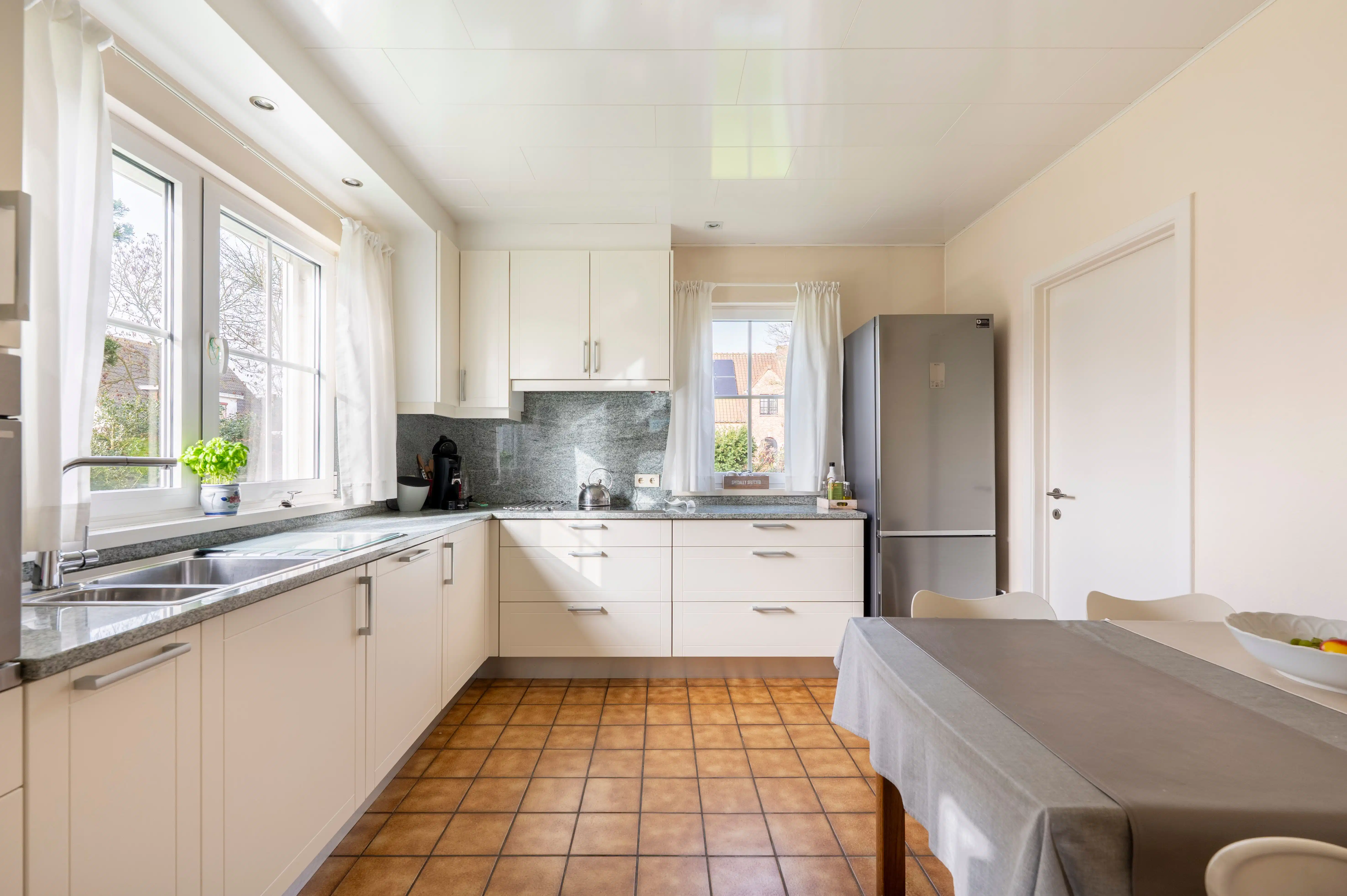 Charmant landhuis met zonnige tuin in rustige woonwijk te Ekeren! foto 6