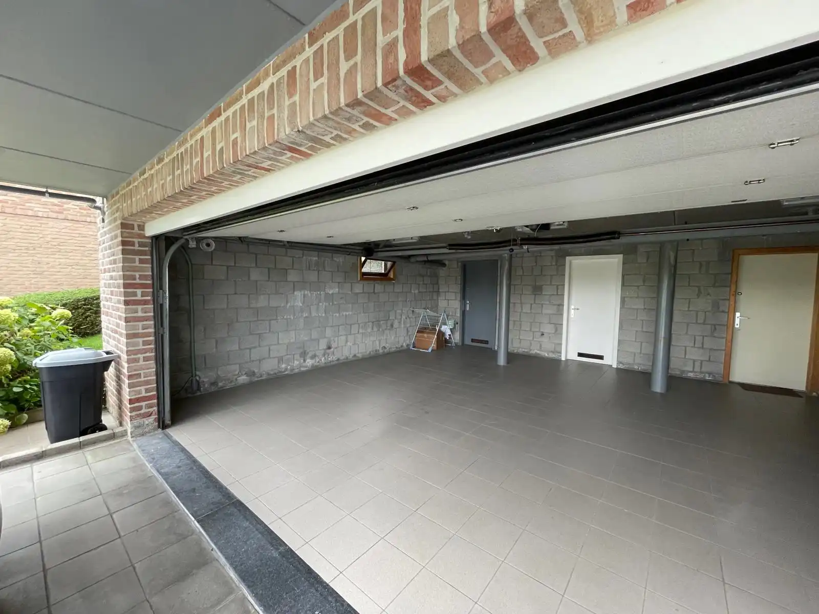 Mooi appartement nabij centrum Tienen met 2 slpks en garage. foto 14