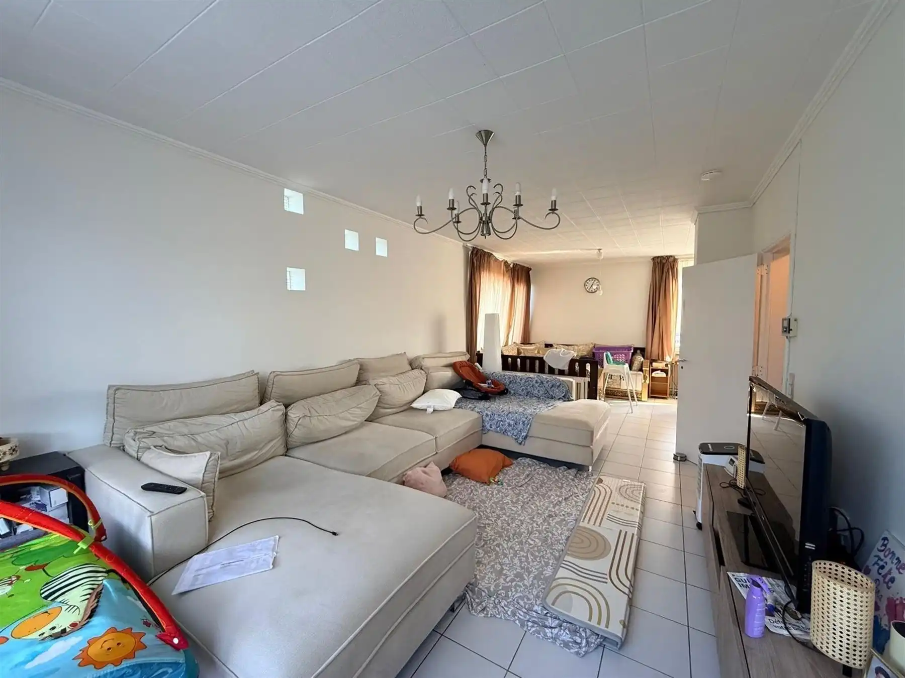 RESIDENTIEEL GELEGEN 3-GEVEL WONING VLAKBIJ NAVO! foto 2