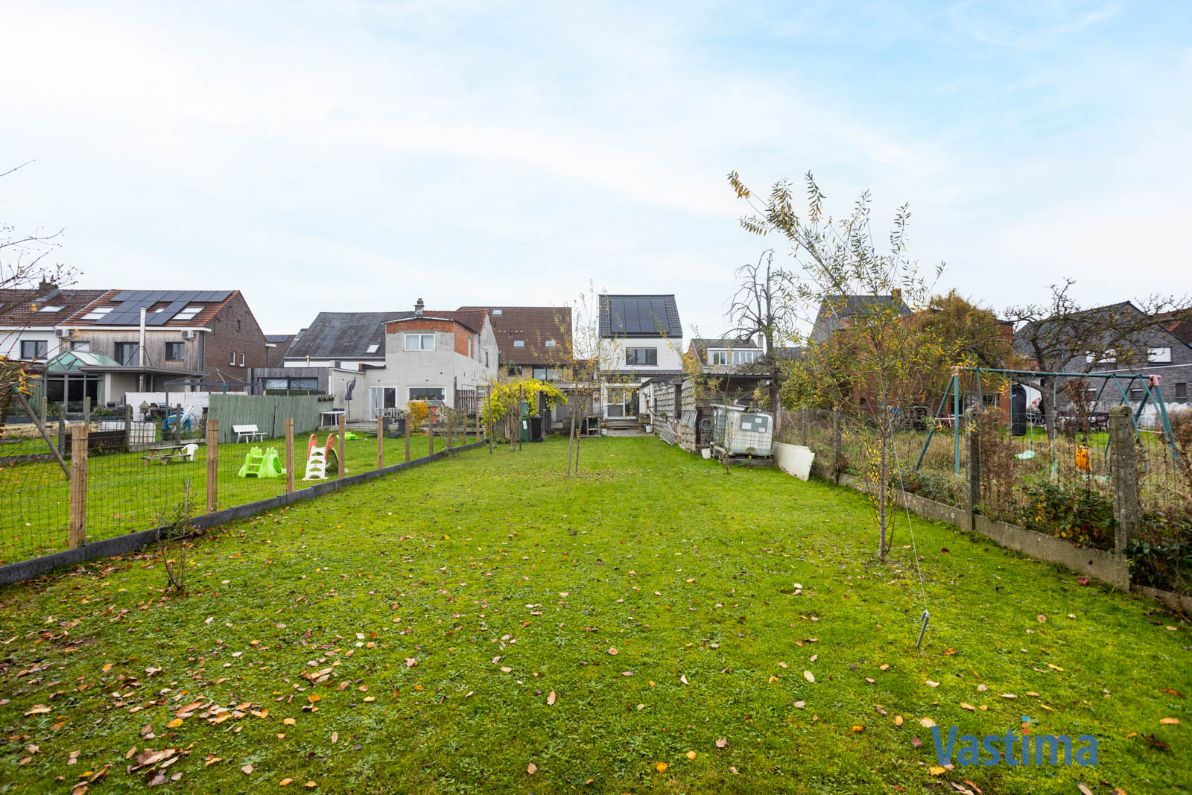 Instapklare woning met 3 slaapkamers, dubbele garage en grote tuin foto 27