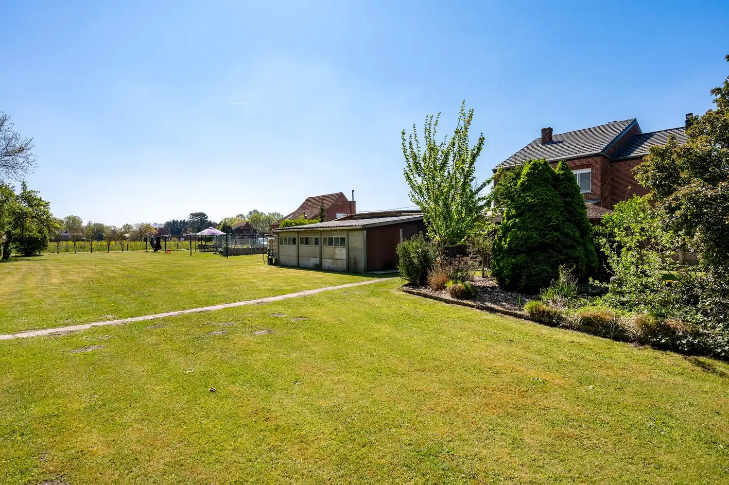 Ruime open bebouwing op landelijke toplocatie foto 29