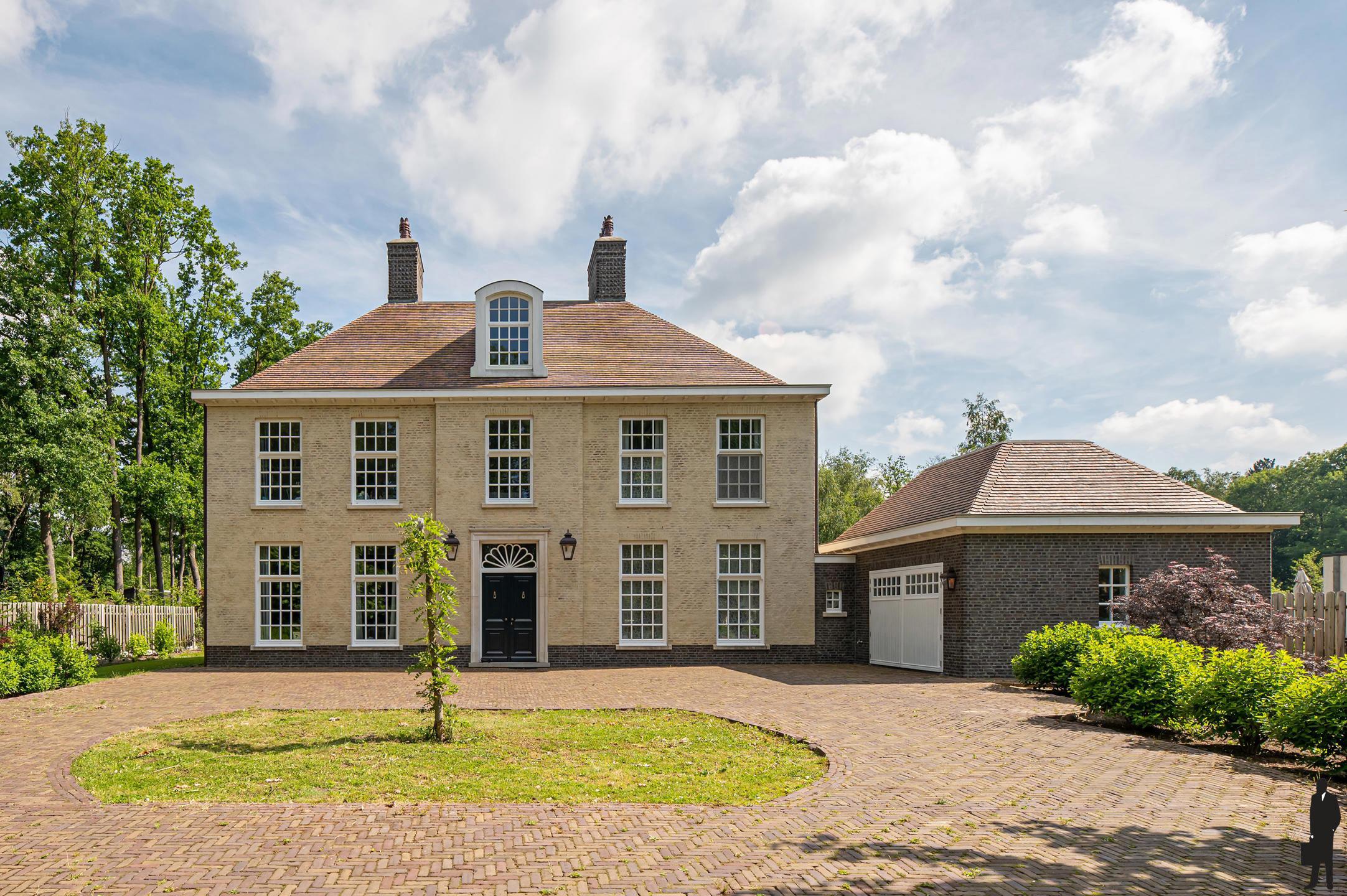 Villa in Engelse stijl op perceel van 1.989m² foto 2