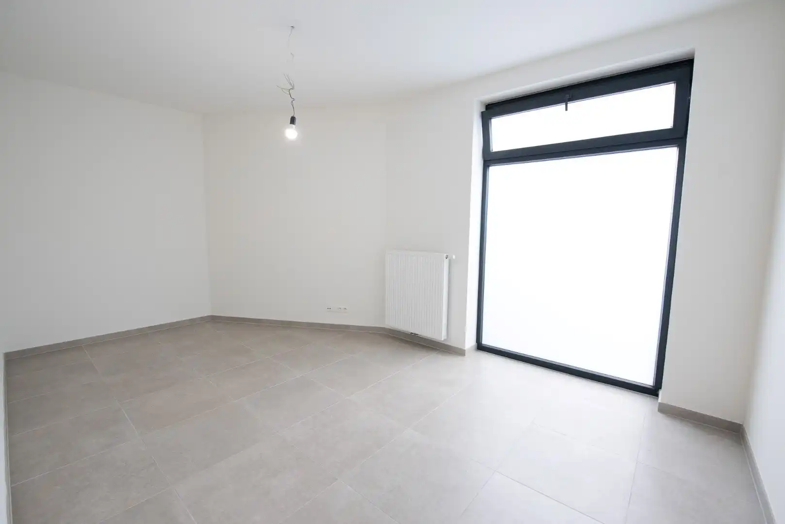 Prachtig gelijkvloers appartement te Sint-Eloois-Vijve met tuintje en overdekt terras.  foto 15