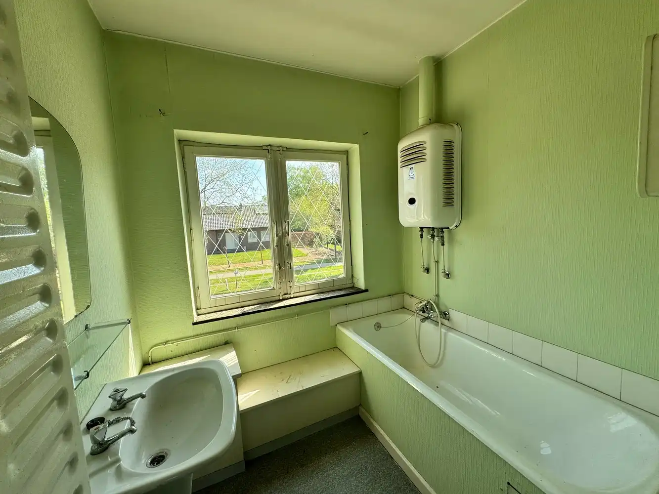 Te renoveren woning met potentieel foto 10