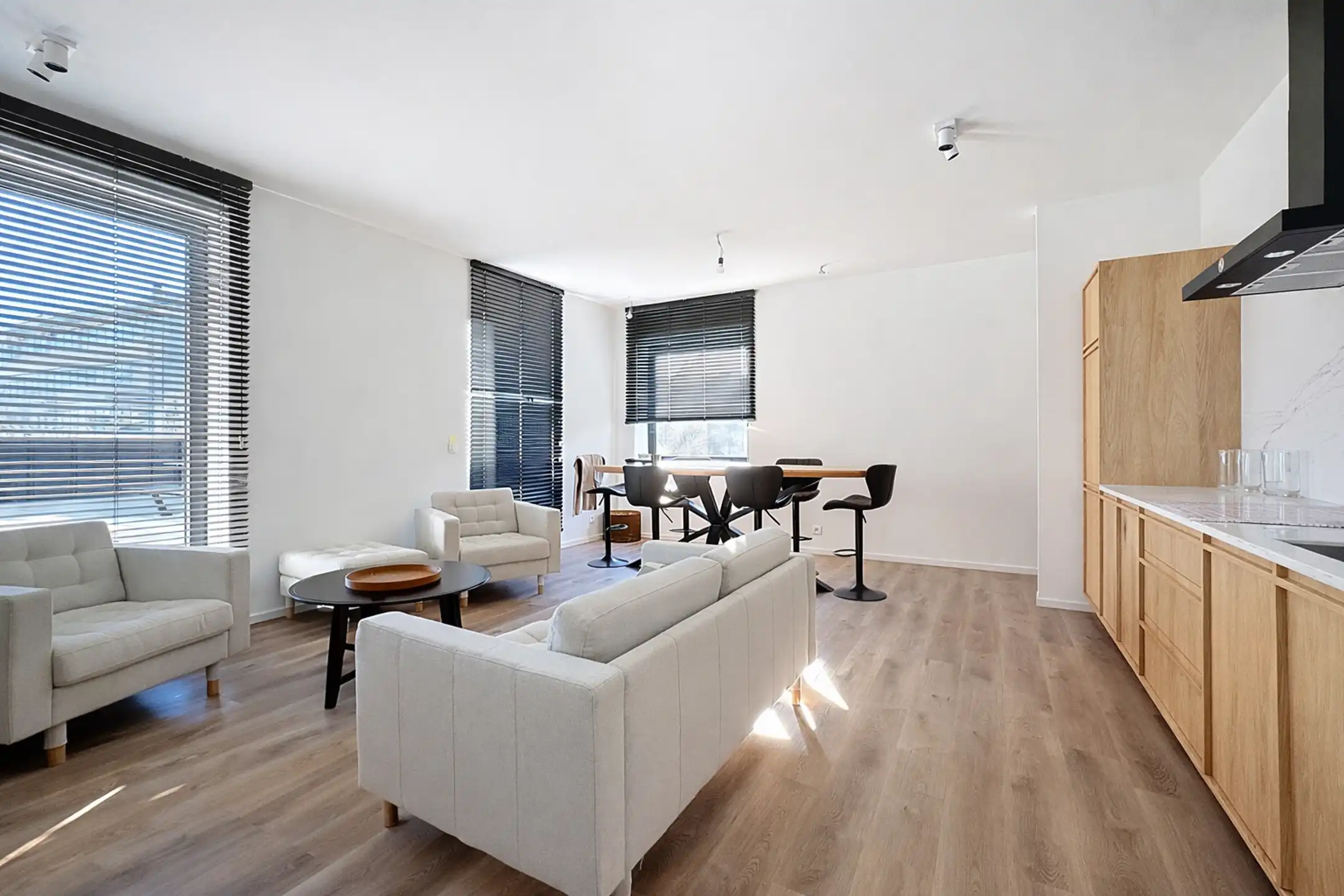 Uitzonderlijke magazijnen en kantoren in Wemmel foto 13