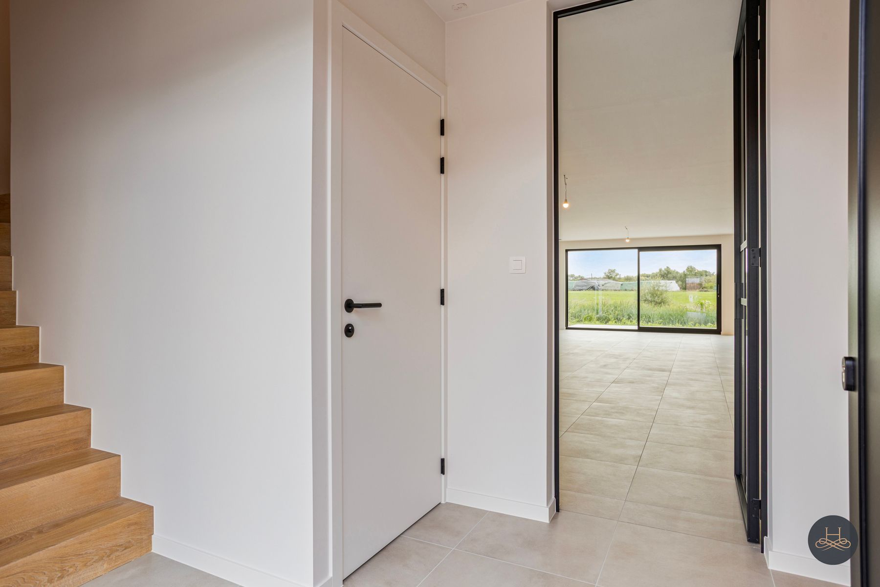 Hoogwaardig afgewerkte nieuwbouw villa met open zicht foto 3