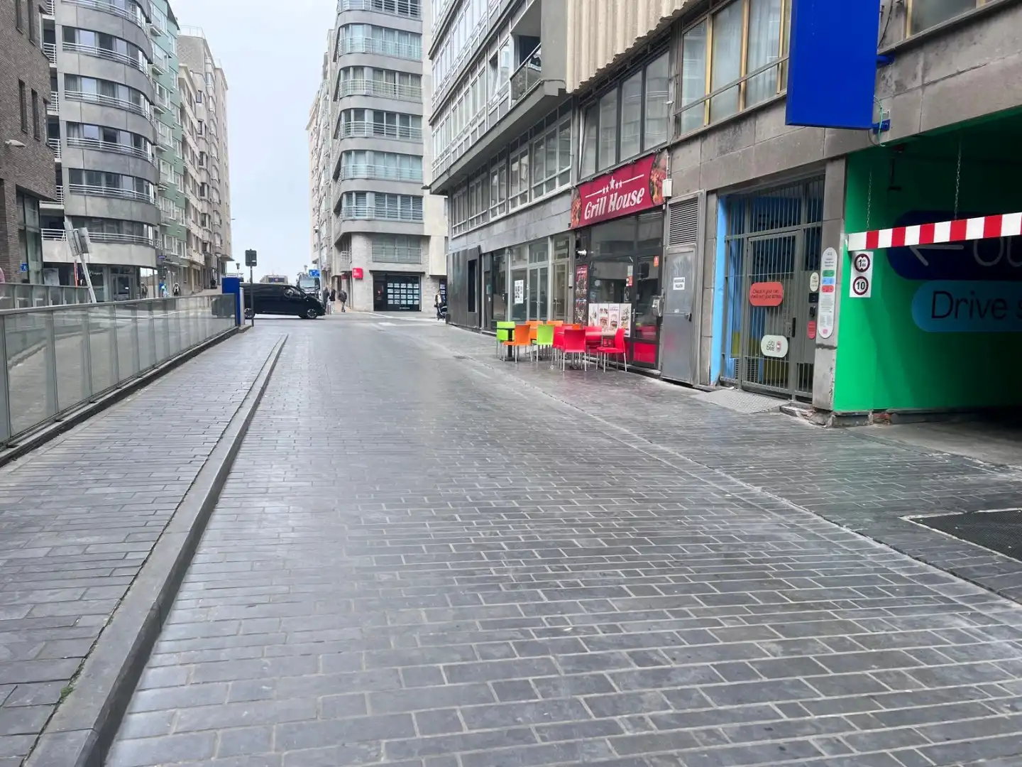 Afgesloten garagebox te koop op niveau 5 in hartje Oostende! foto 4