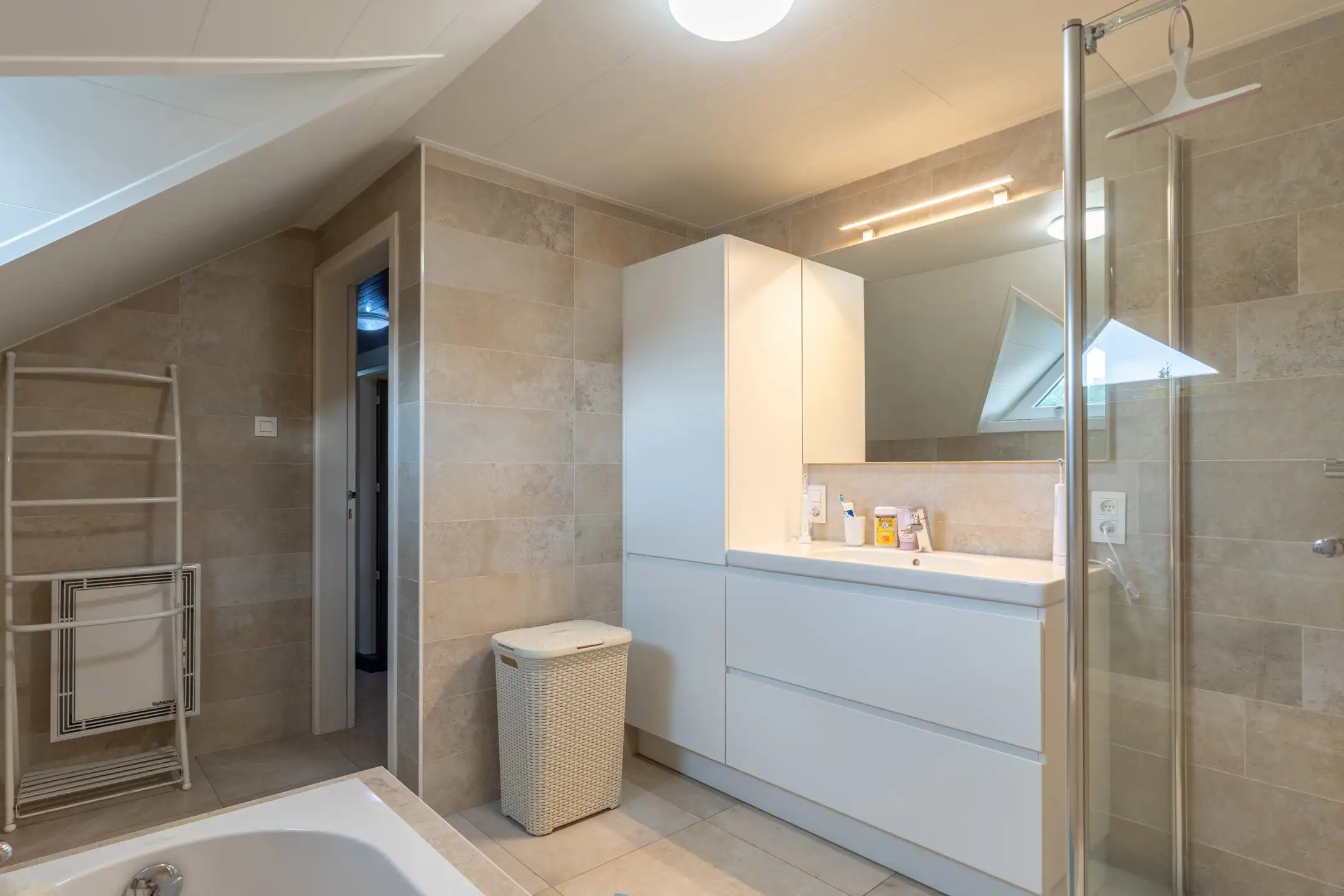 Gunstig gel. instapklare woning op mooi perceel van 1.000 m² foto 30
