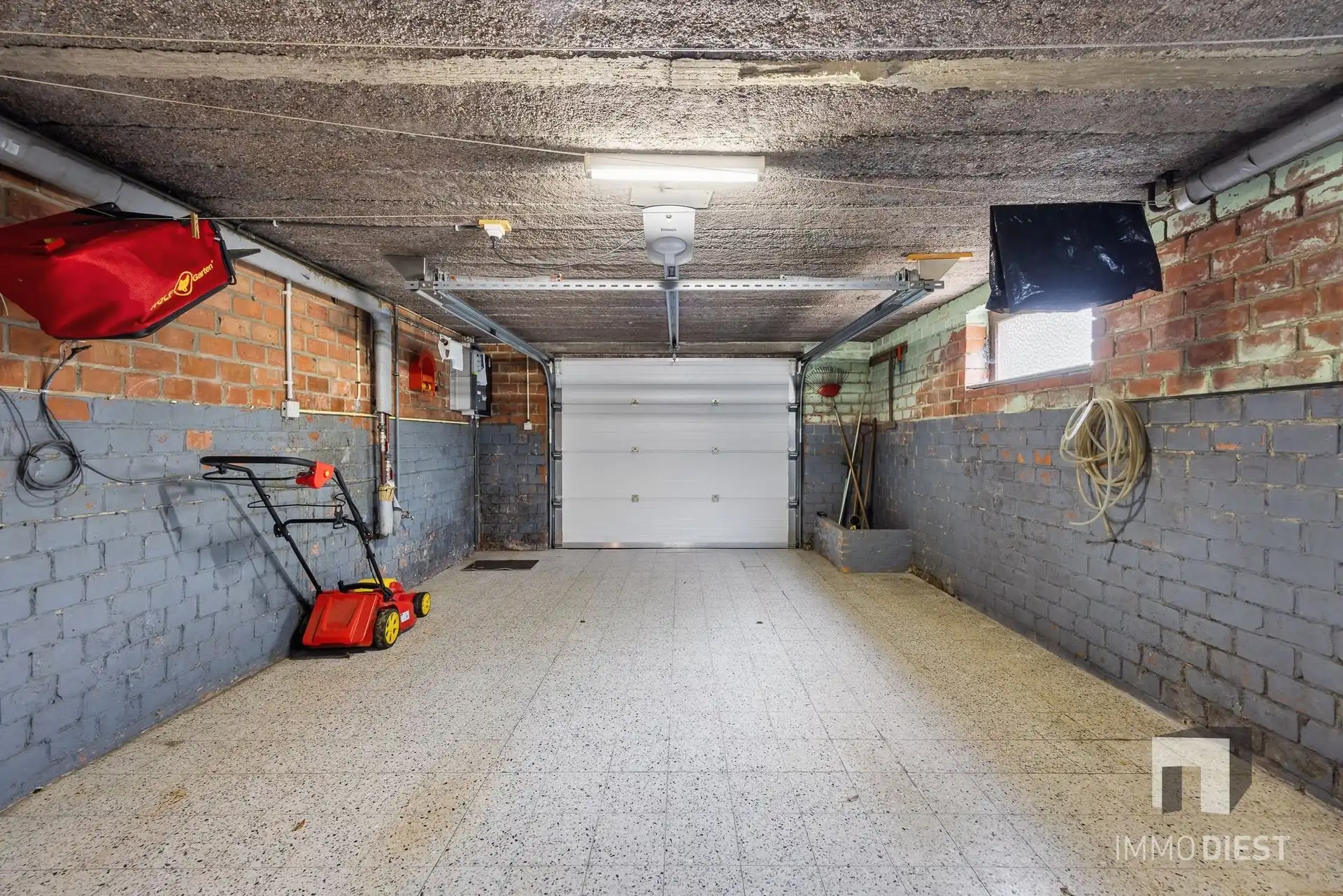 Op te knappen betaalbare split-level woning te Schaffen, kort bij de Bossen van Hees foto 9