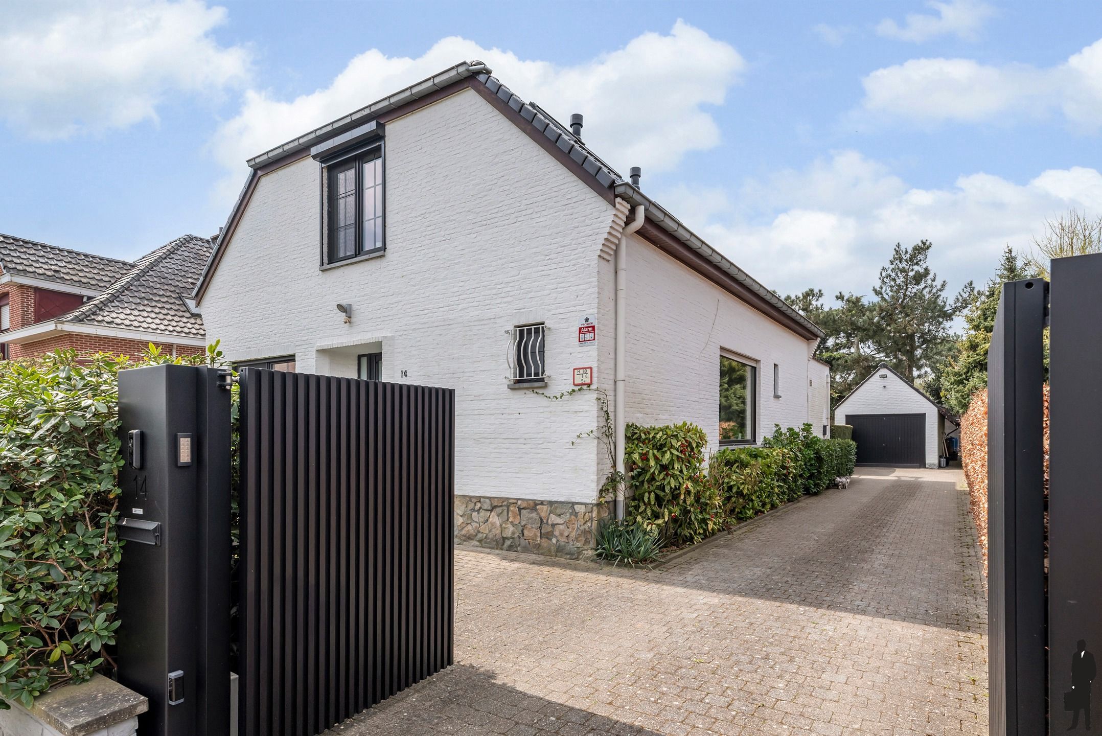 Charmante, energiezuinige (EPC A) en kwalitatief gerenoveerde villa op een rustige locatie. foto 2