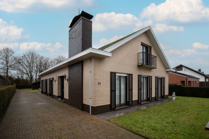 Izegem - Zeer ruime Woning op perceel van 807 m² foto 1