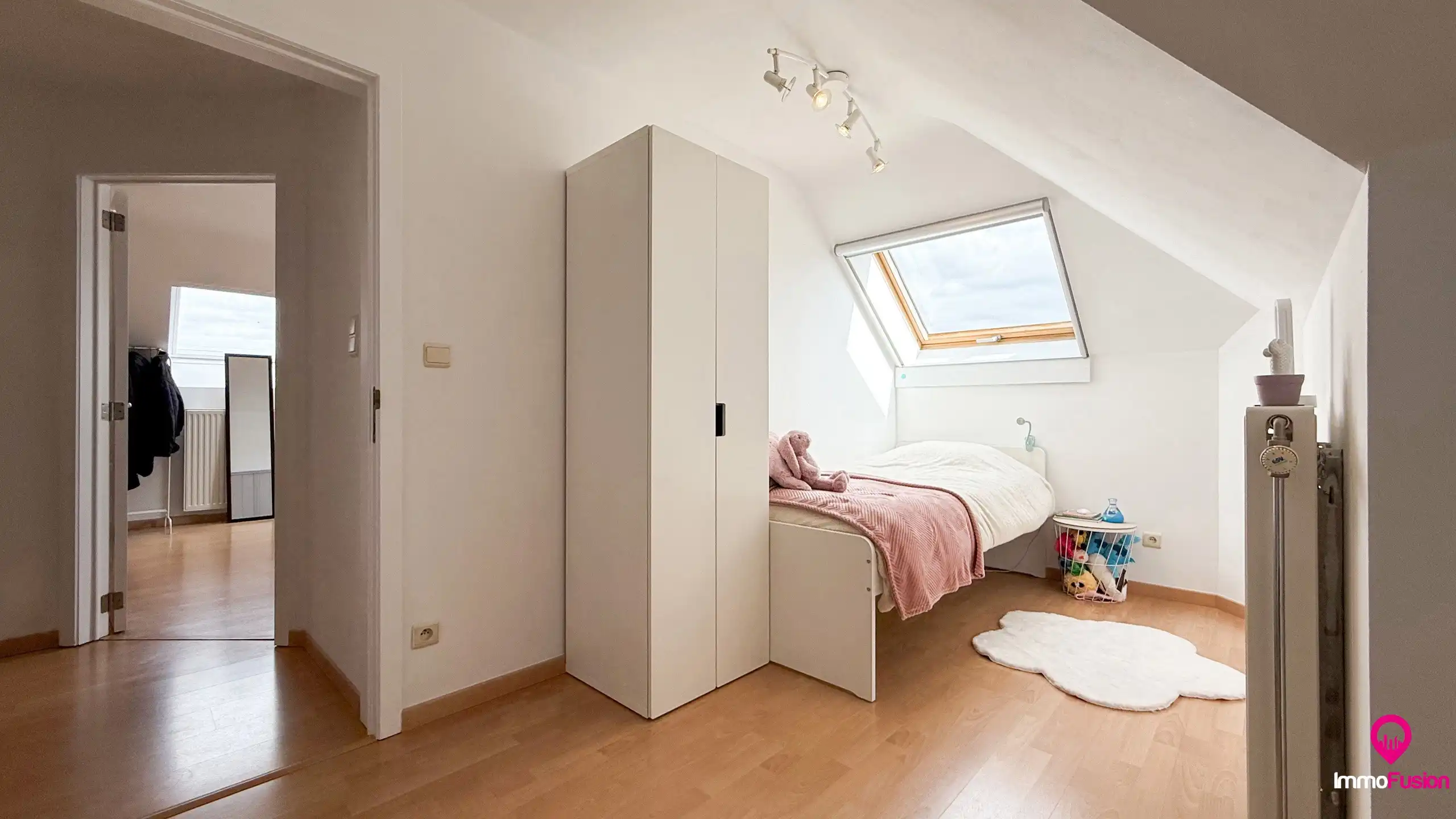 Ruim appartement met 4 slaapkamers en parking in Tuilt! foto 30