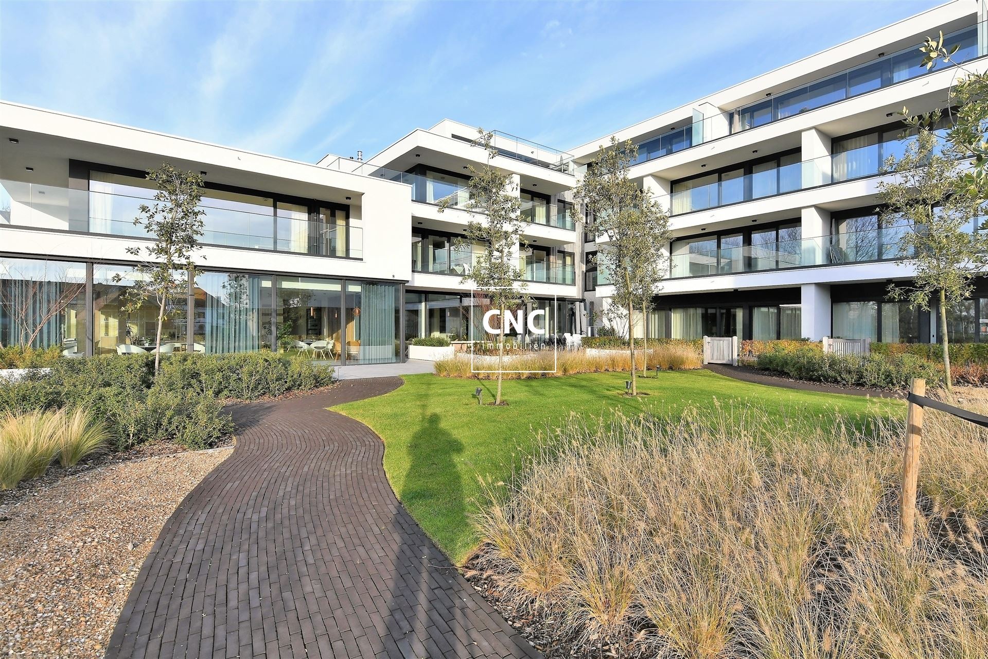 Volledig afgewerkt serviceflat in een luxueuze residentie foto {{pictureIndex}}