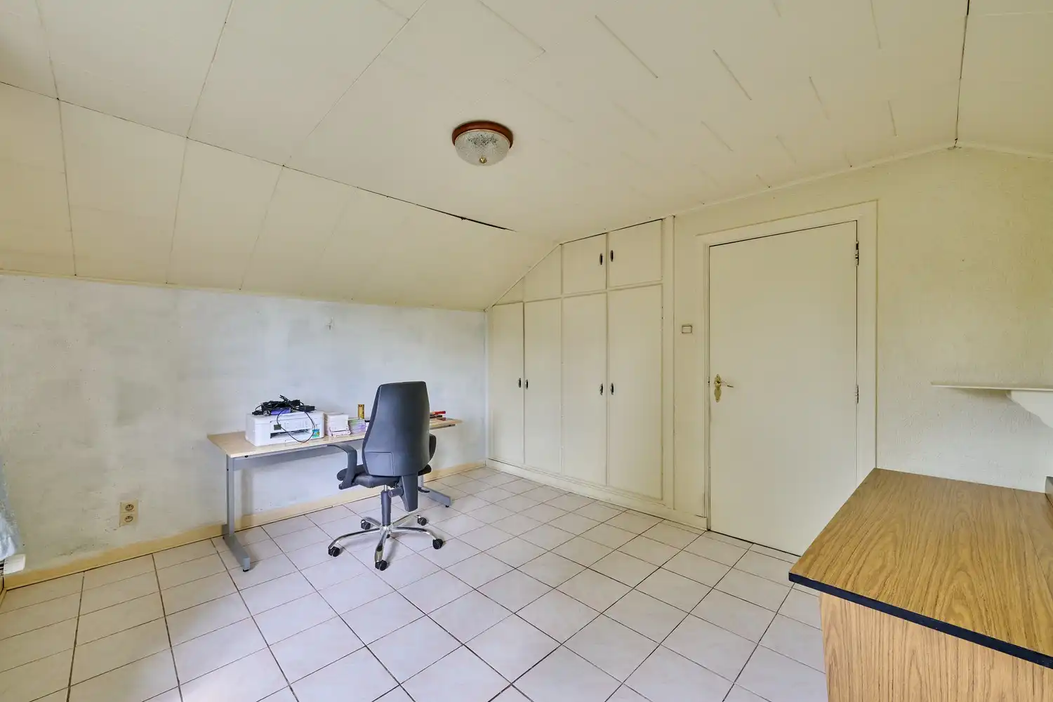 Vrijstaande karakteristieke woning met 4 slaapkamers gelegen op een fraai gelegen perceel foto 16
