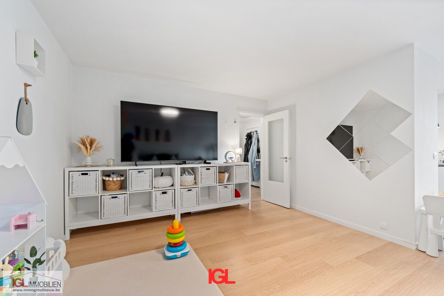 Modern appartement met 2 slaapkamers en parkeerplaats! foto 2