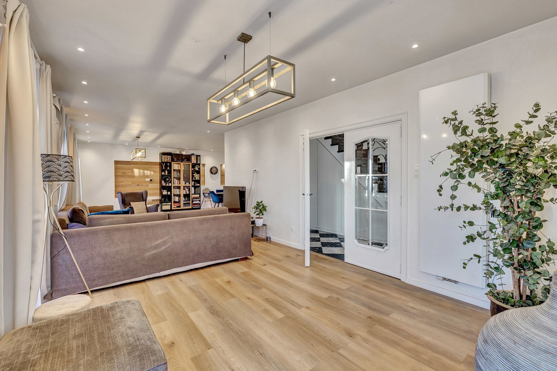 Instapklare woning met ruime tuin en garage foto 9