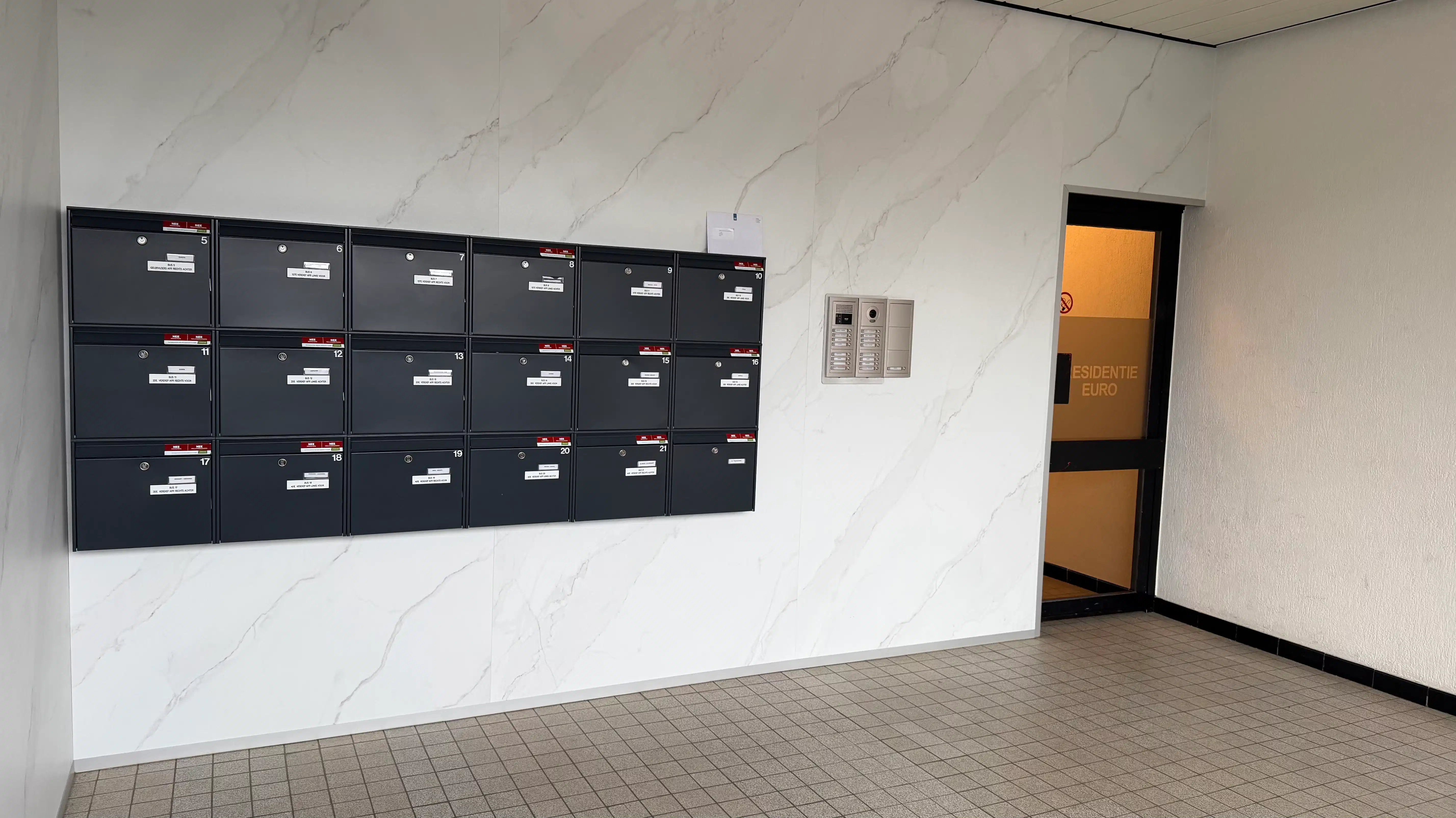 GERENOVEERD APP. MET 3 SLPKS TE KOOP - LANAKEN foto 2