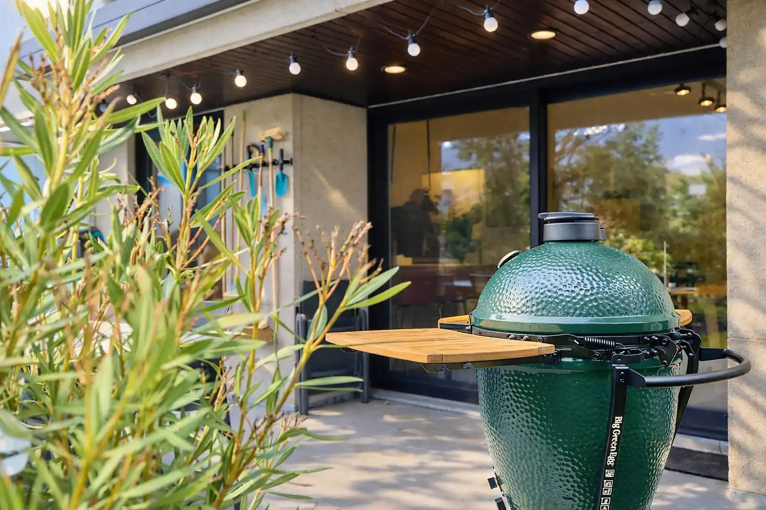 Hoogwaardig gerenoveerd villa-appartement met grote zonnige tuin. foto 26