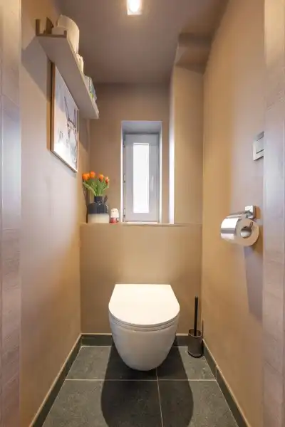 PERFECTE STARTERSWONING! Tot in de puntjes gerenoveerde woning nabij hartje Harelbeke! 🏡 foto 4