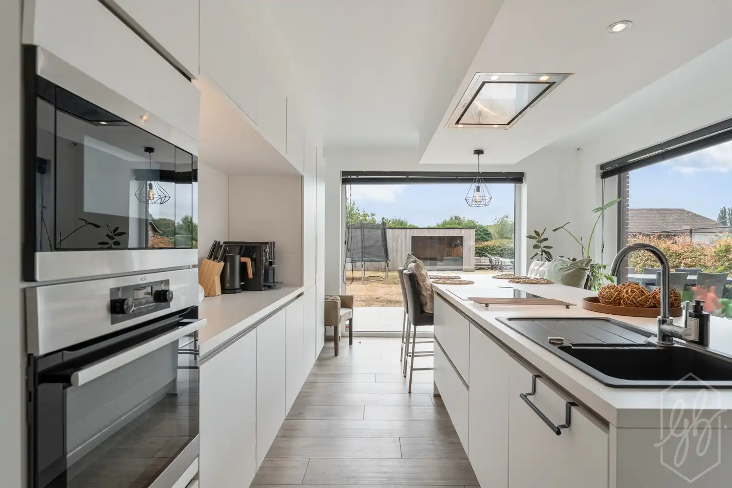 Instapklare BEN woning uit 2019 met zuidgerichte tuin en poolhouse foto 8