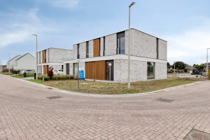 Halfopen bebouwing te Ertvelde Benninckstraat te koop foto {{pictureIndex}}
