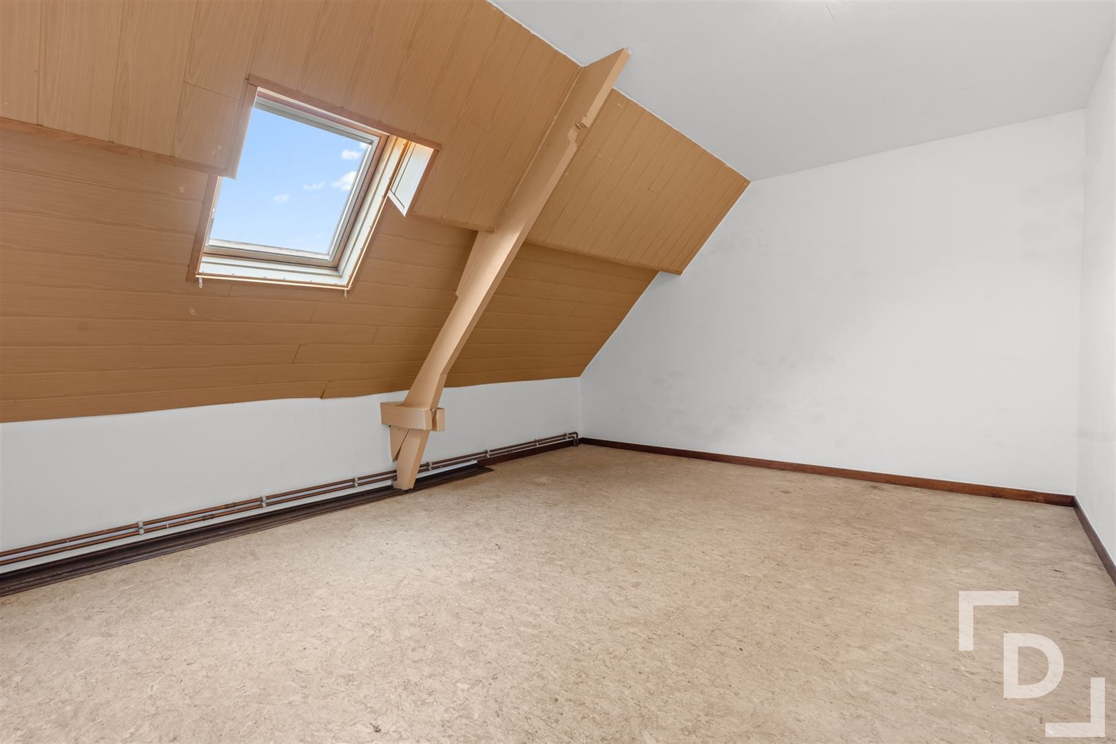 Vrijstaande woning op ruim perceel te koop te Vlamertinge. foto 19
